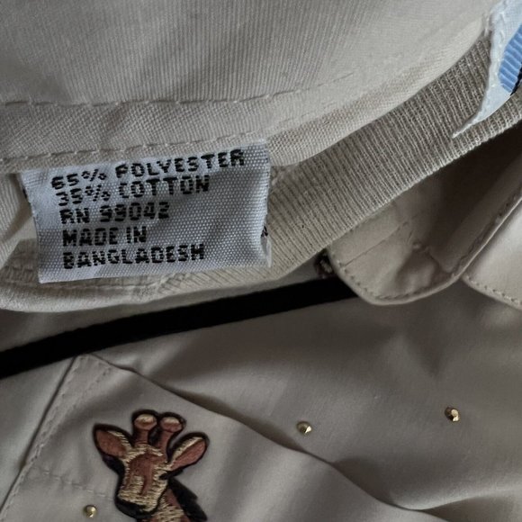 Las Olas Khaki Button Down and Matching SS Tee - Elephants, Giraffes, Zebra EUC - Picture 10 of 10